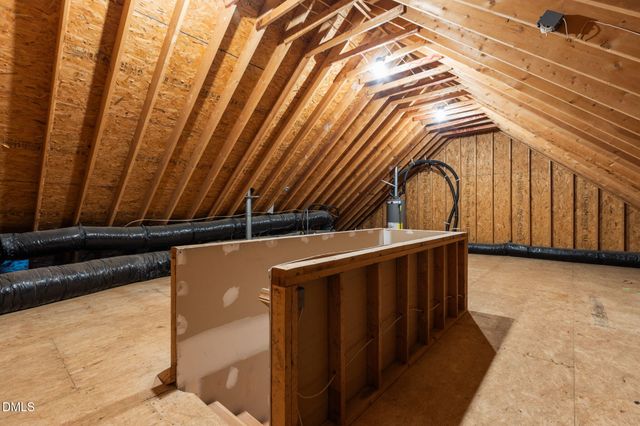 a view of a house with backyard and trees