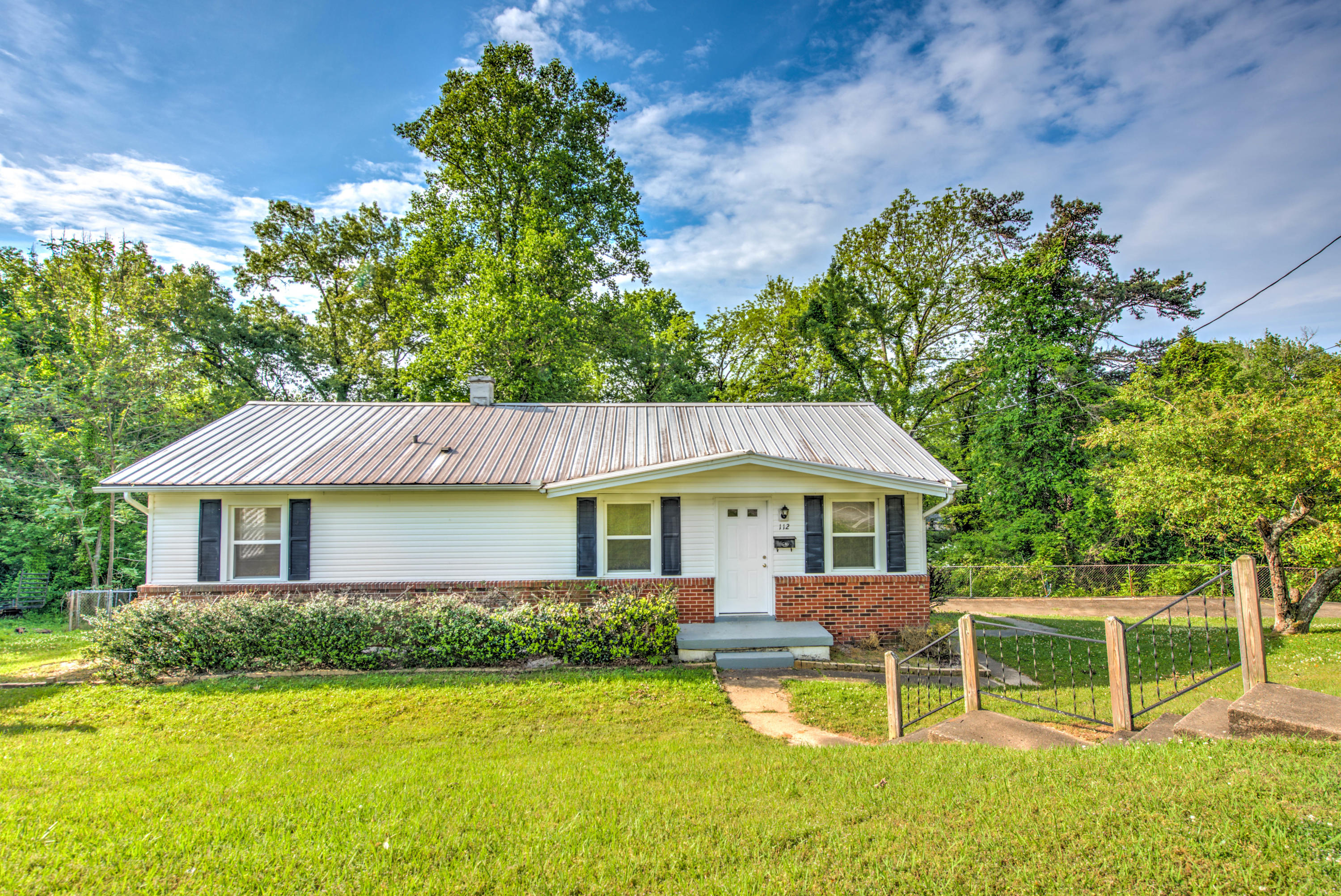 112 Alger Road Oak Ridge, TN 37830 - Photo 2 of 28 1