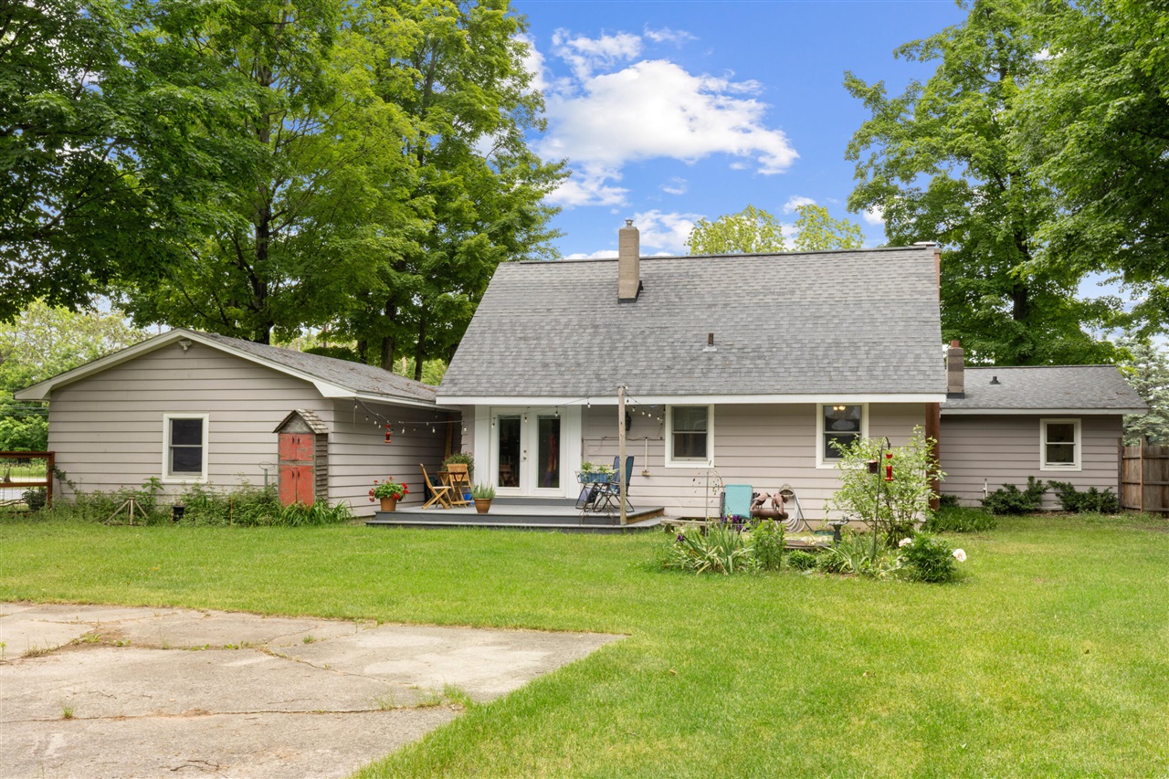 9055 Homestead Road Benzonia, MI 49616 - Photo 25 of 60