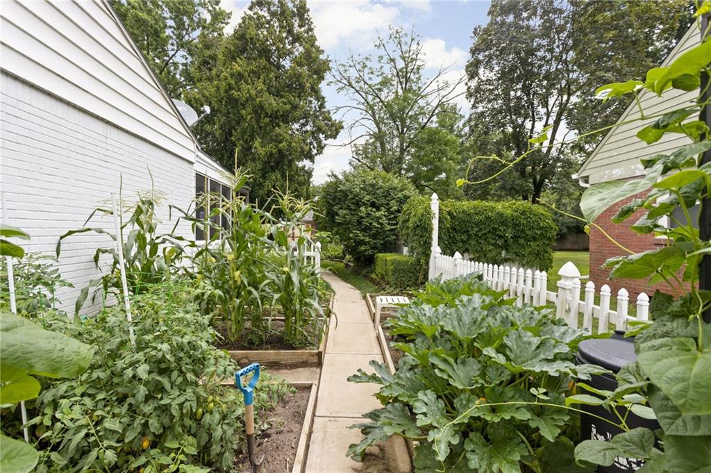 4951 Alameda Road Indianapolis, IN 46228 - Photo 4 of 36 Gallery Image 4