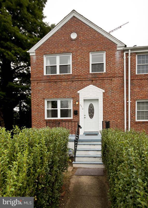 5512 Channing Road Baltimore, MD 21229 - Photo 2 of 29 a front view of a house with a yard