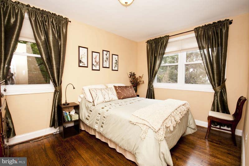 5512 Channing Road Baltimore, MD 21229 - Photo 24 of 29 a bedroom with a bed and a large window