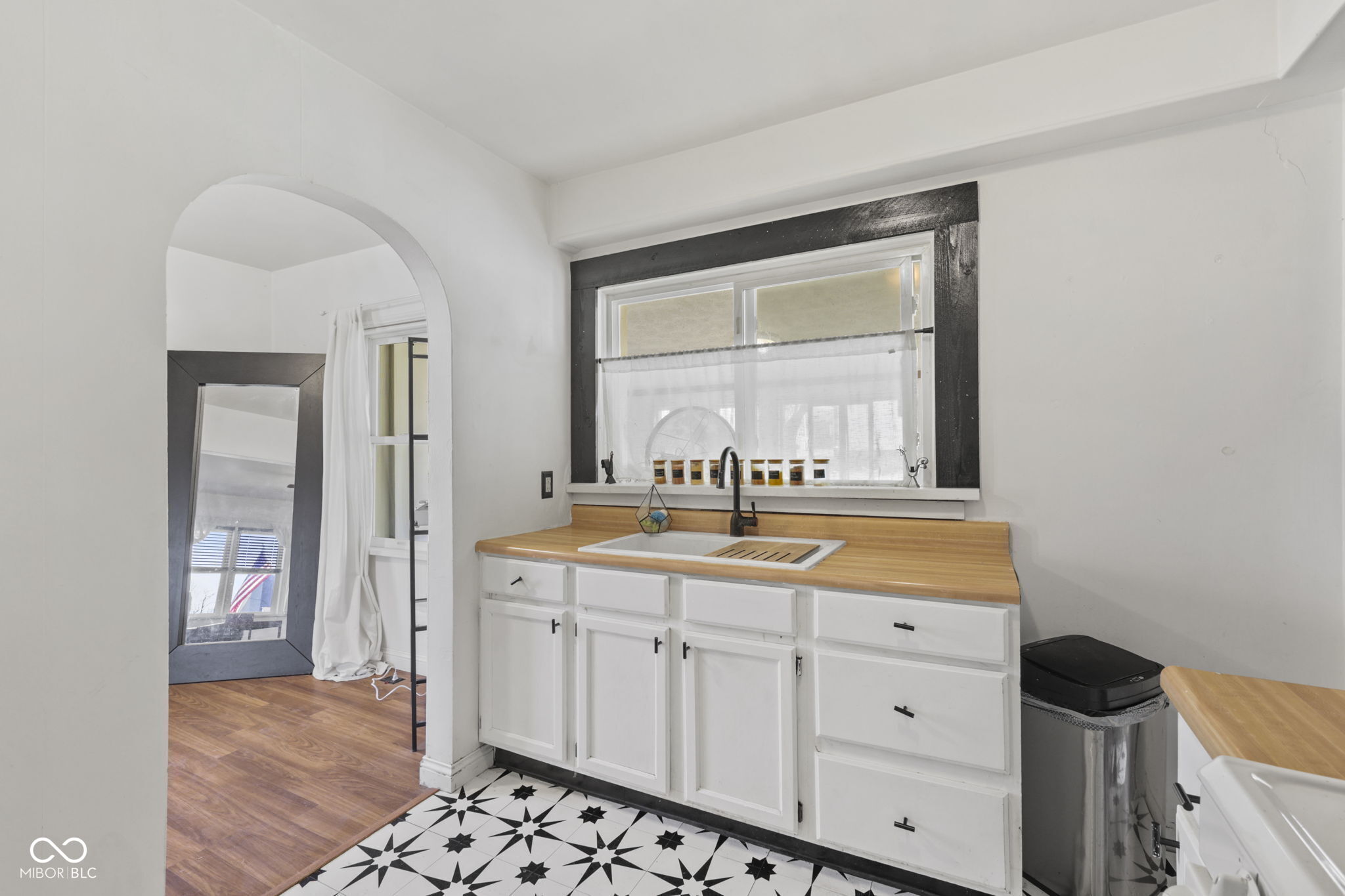 227 South Jefferson Street Pendleton, IN 46064 - Photo 12 of 37