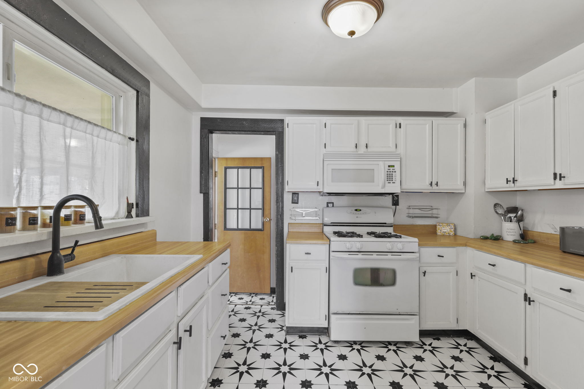 227 South Jefferson Street Pendleton, IN 46064 - Photo 10 of 37