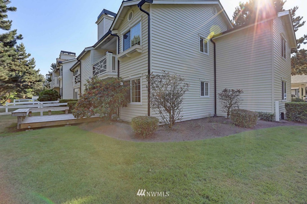 12404 East Gibson Road, Unit C101 Everett, WA 98204 - Photo 5 of 25 Gallery Image 5
