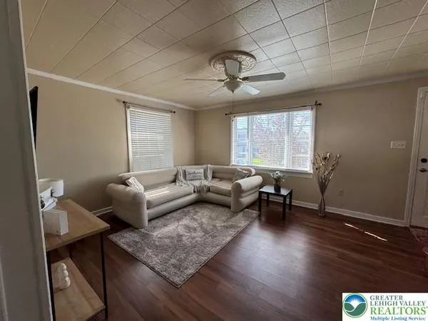 $2,100 | 1617 East Cambridge Street, Allentown, PA 18109