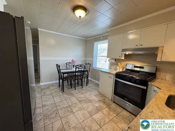 $2,100 | 1617 East Cambridge Street, Allentown, PA 18109