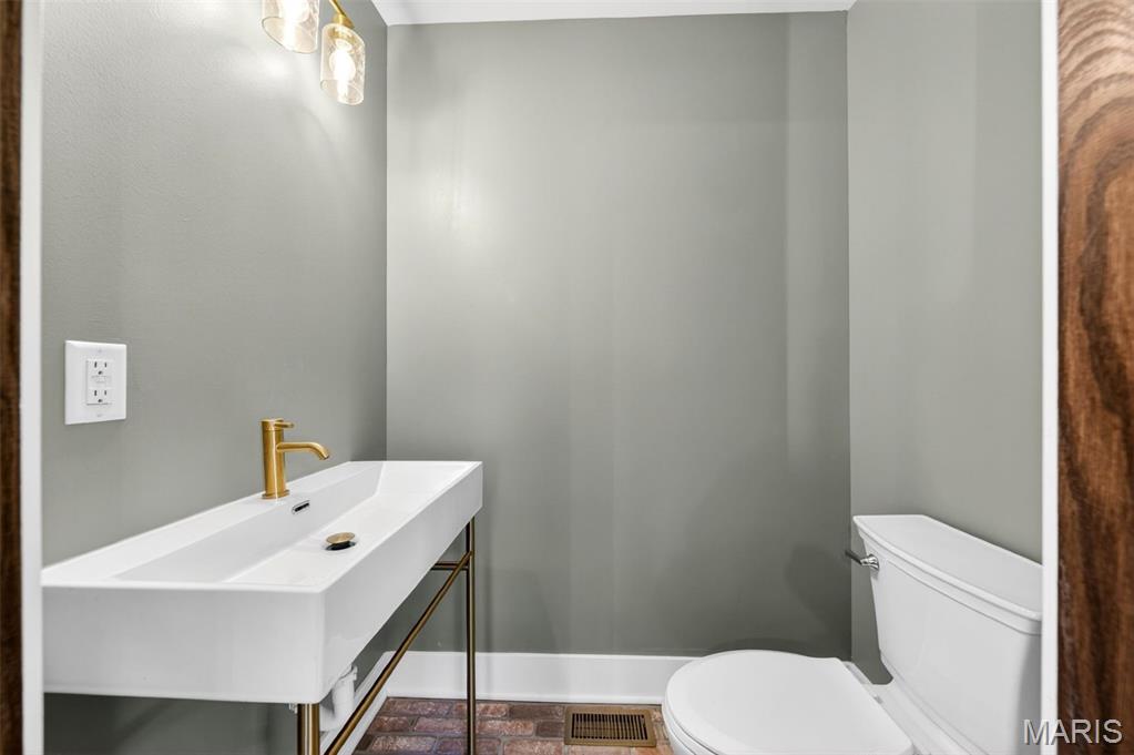 814 Clark Avenue Webster Groves, MO 63119 - Photo 7 of 39