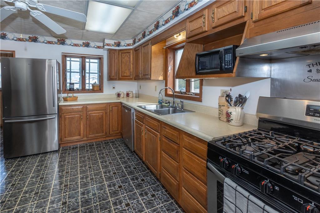 355 Stoystown Road Somerset, PA 15501 - Photo 3 of 24 Gallery Image 3