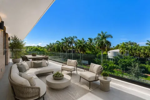 $7,295,000 | 4430 Nautilus Drive, Miami Beach, FL 33140