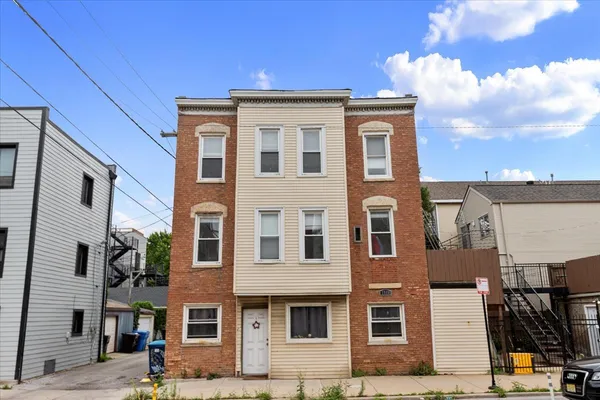 $2,350 | 1849 West Augusta Boulevard, Unit 3, Chicago, IL 60622