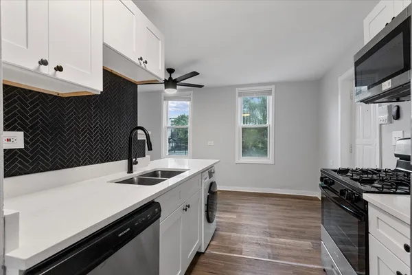 $2,350 | 1849 West Augusta Boulevard, Unit 3, Chicago, IL 60622