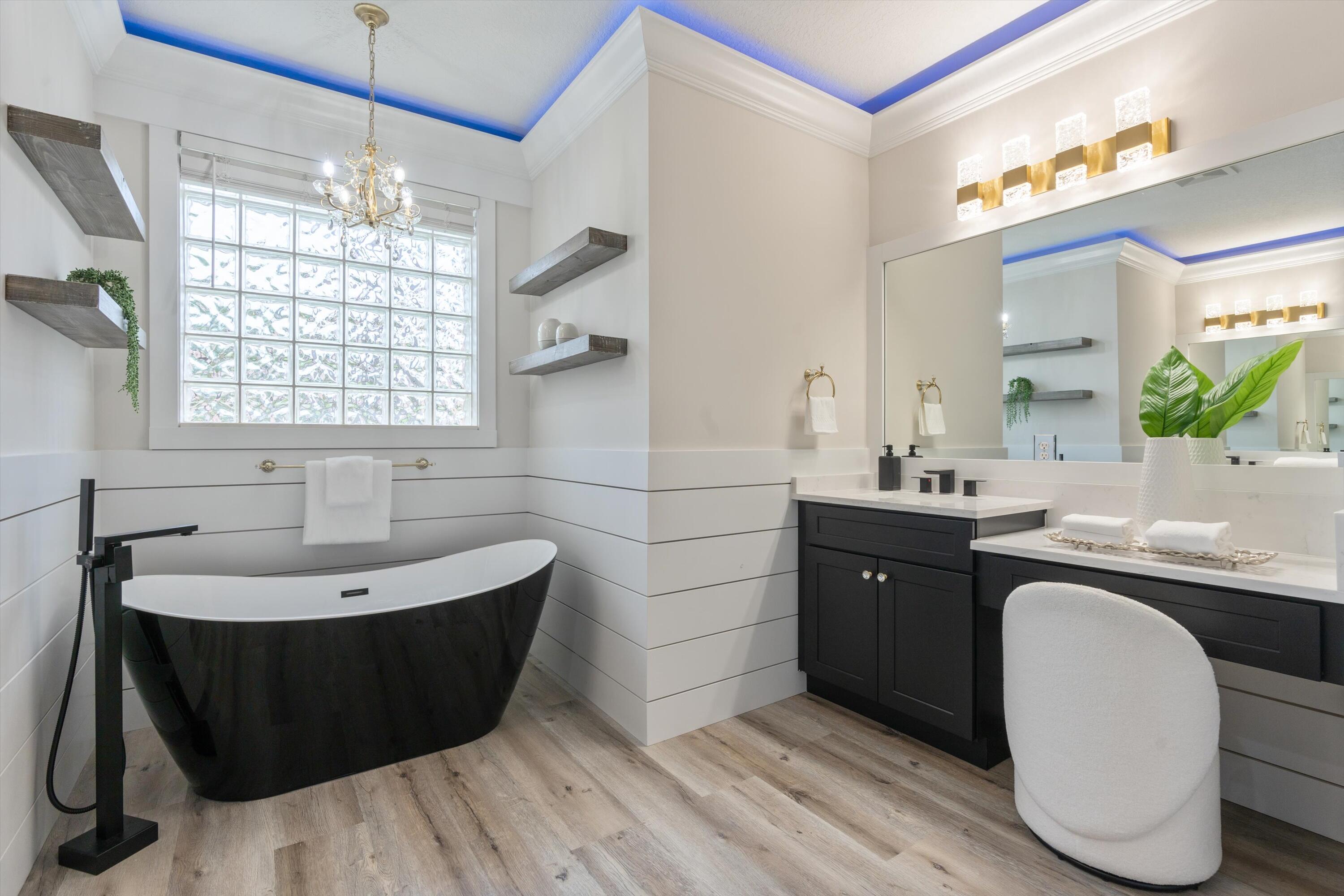 6661 Garde Road Boynton Beach, FL 33472 - Photo 19 of 48 a bathroom with a bathtub sink and mirror