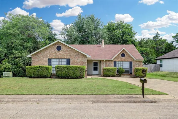 $290,000 | 620 Nora Lane, DeSoto, TX 75115