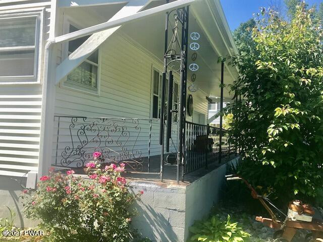 122 Moon Valley Road Milford, PA 18337 - Photo 2 of 41 Porch