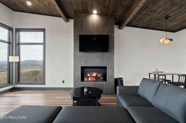 $299,900 | 431 Bald Knob Mountain, Doyle, TN 38559