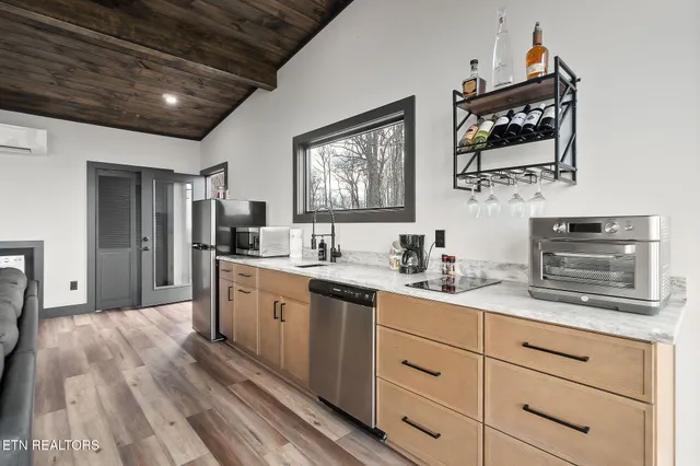 $299,900 | 431 Bald Knob Mountain, Doyle, TN 38559