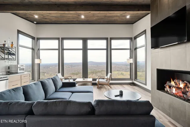 $299,900 | 431 Bald Knob Mountain, Doyle, TN 38559