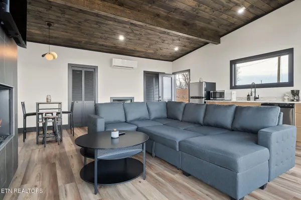 $299,900 | 431 Bald Knob Mountain, Doyle, TN 38559