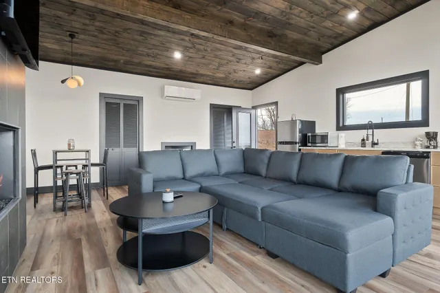 $299,900 | 431 Bald Knob Mountain, Doyle, TN 38559