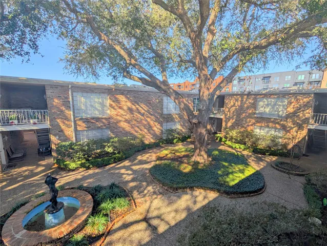 $1,950 | 2101 Fountain View Drive, Unit 76, Houston, TX 77057