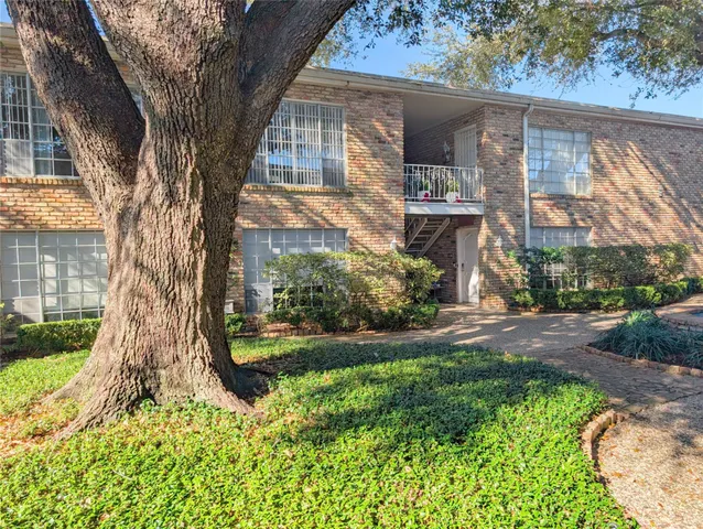 $1,950 | 2101 Fountain View Drive, Unit 76, Houston, TX 77057