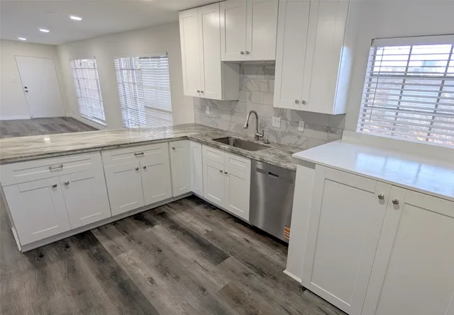 $1,950 | 2101 Fountain View Drive, Unit 76, Houston, TX 77057