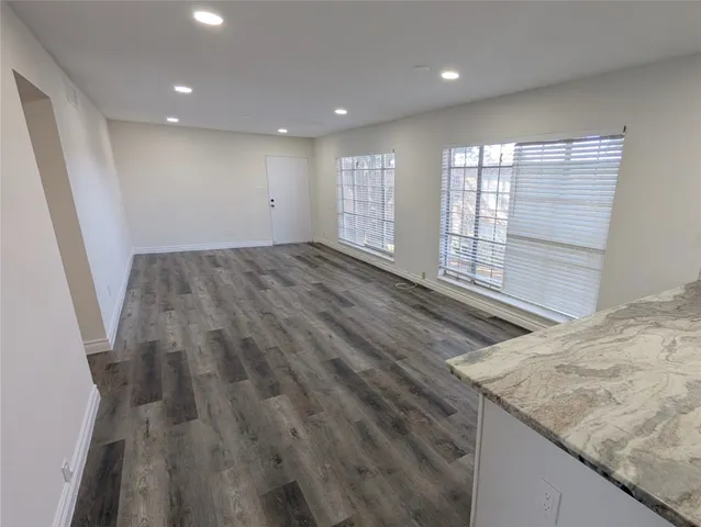 $1,950 | 2101 Fountain View Drive, Unit 76, Houston, TX 77057