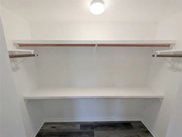 $1,950 | 2101 Fountain View Drive, Unit 76, Houston, TX 77057