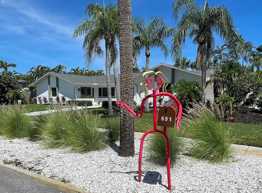 691 Russell Street Longboat Key, FL 34228 - Photo 2 of 38