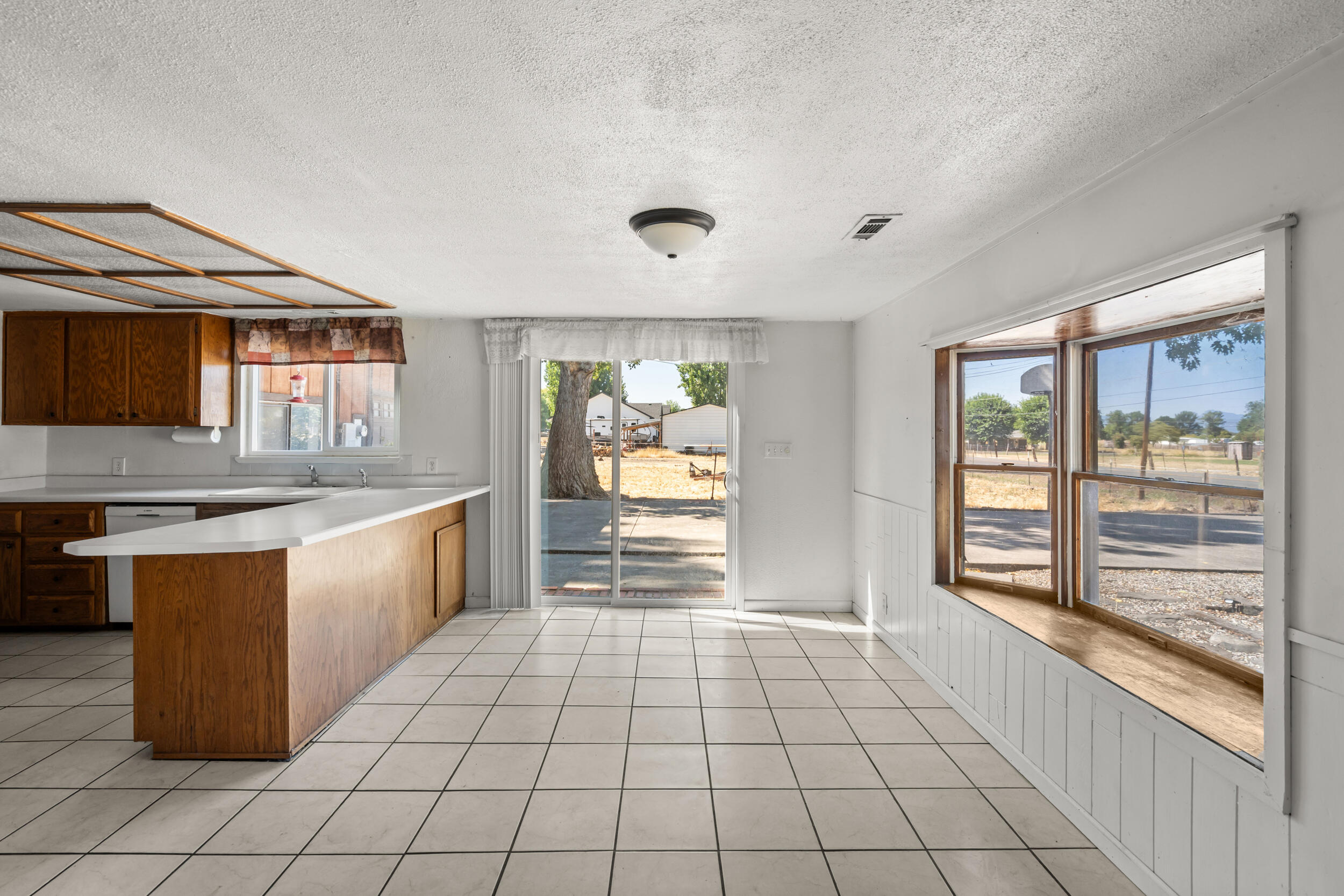 6606 Domino Road Central Point, OR 97502 - Photo 18 of 39 6606-domino-rd (derrick emmert)-17