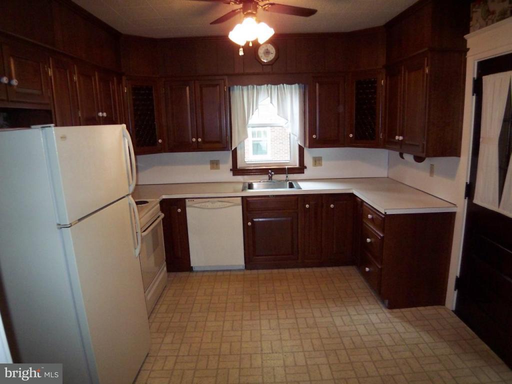 24 Valley Road Lancaster, PA 17601 - Photo 6 of 17