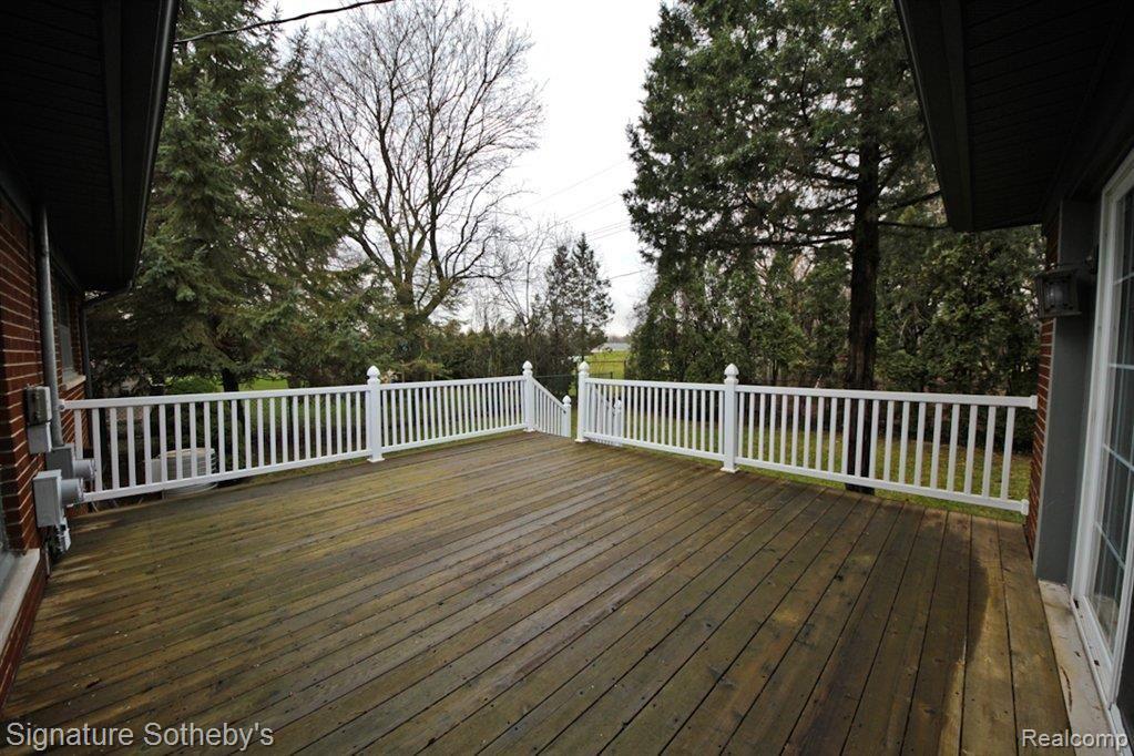 296 South Cranbrook Cross Road Bloomfield Hills, MI 48301 - Photo 5 of 24 IMG_8419.jpg