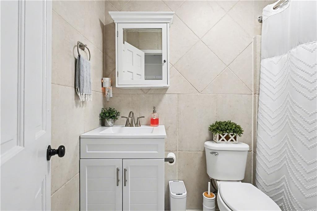 1833 Tom Odum Road Vidalia, GA 30474 - Photo 27 of 59 a bathroom with a sink toilet and shower