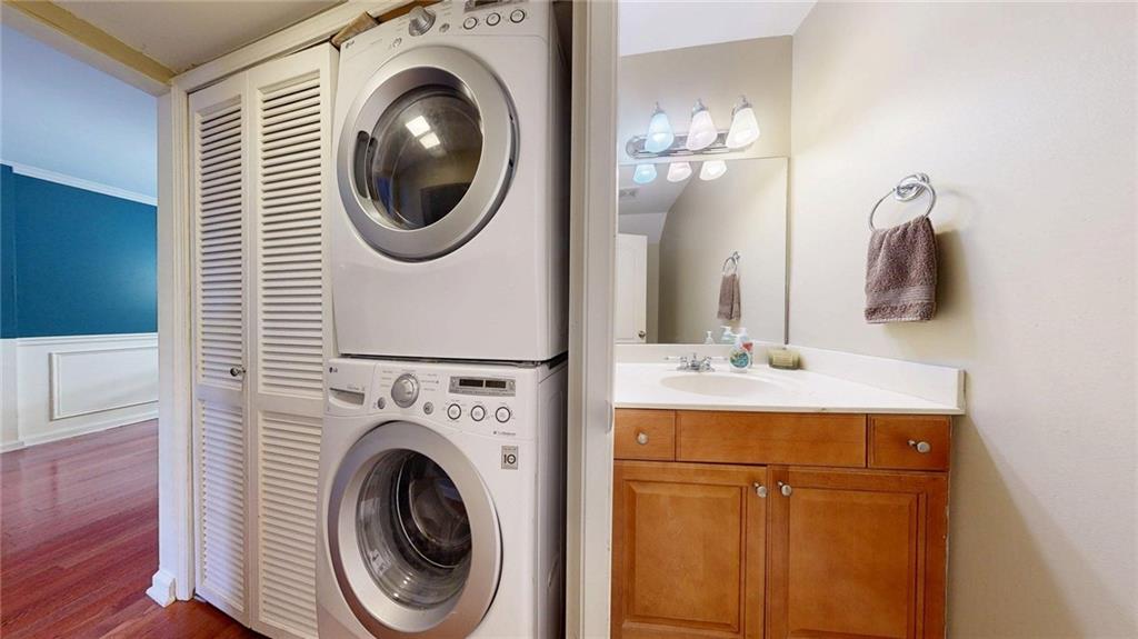2825 Northeast Expressway, Unit L4 Atlanta, GA 30345 - Photo 15 of 36 a utility room with dryer and washer