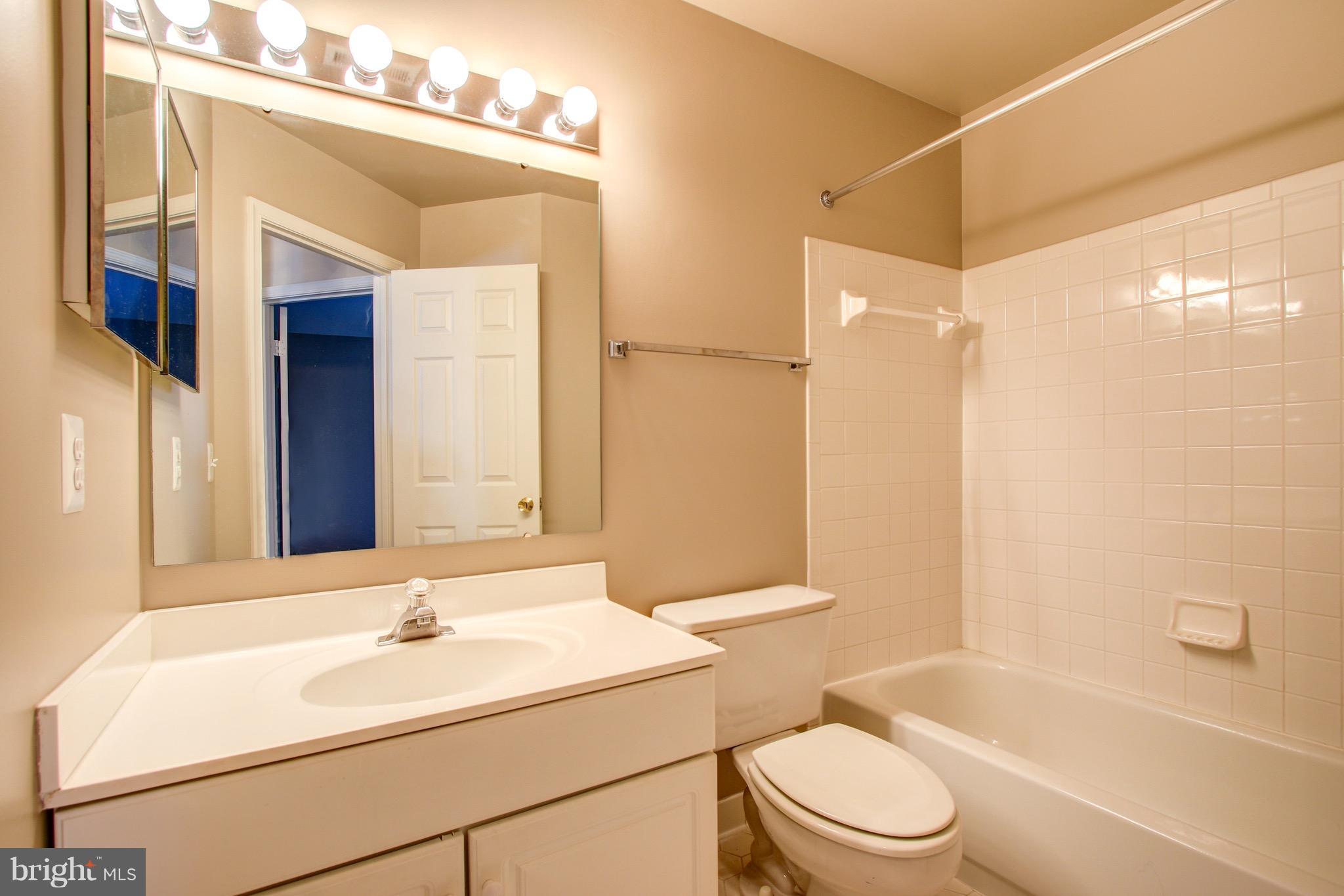 1274 Wedgewood Manor Way Reston, VA 20194 - Photo 22 of 30 Bath