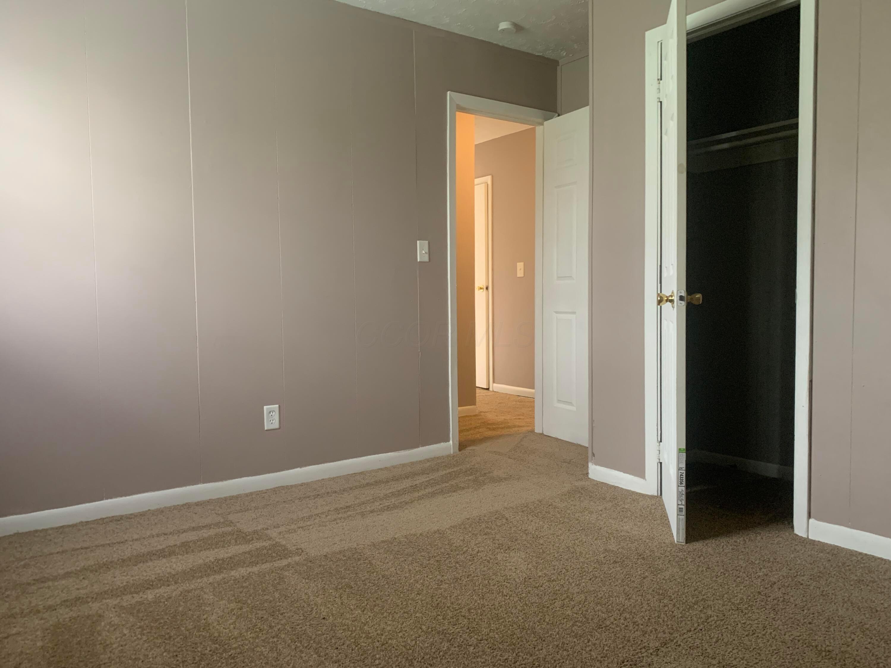3364 Arnsby Road Columbus, OH 43232 - Photo 5 of 23 LIVING ROOM!