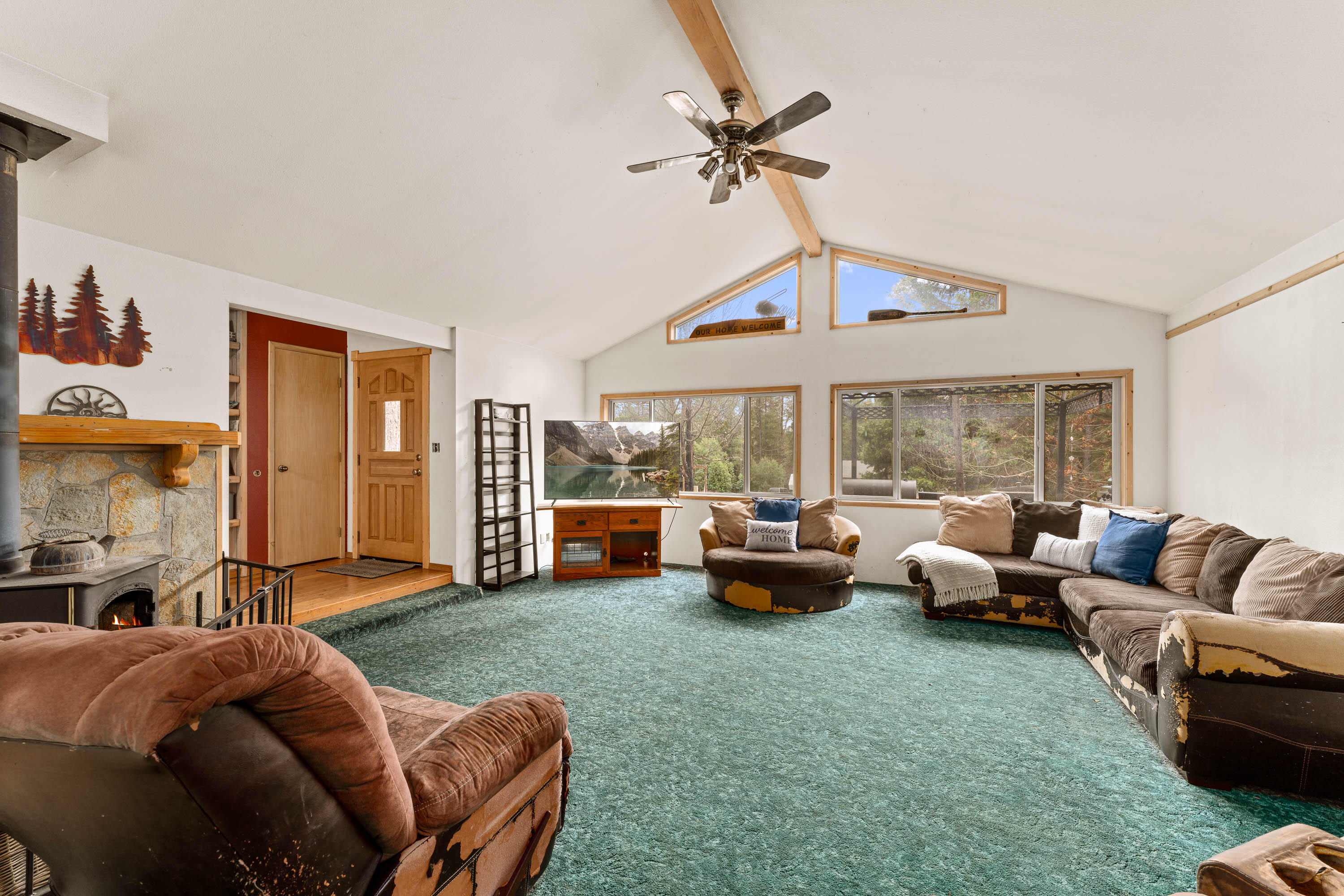 1616 Crow Road Merlin, OR 97532 - Photo 3 of 49 INT (20 of 26)
