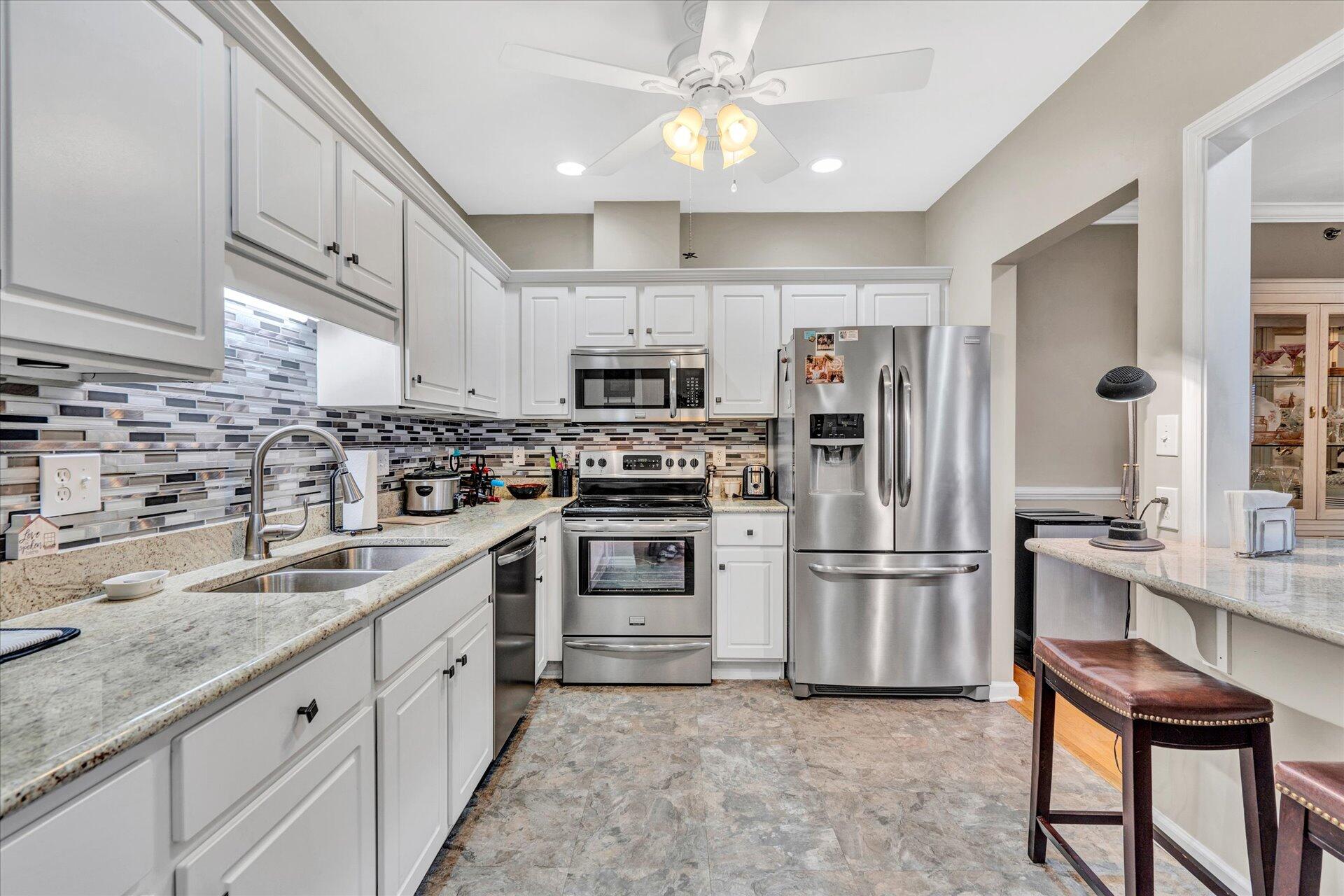 4438 Pheasant Ridge Road, Unit 404 Roanoke, VA 24014 - Photo 8 of 25 Kitchen