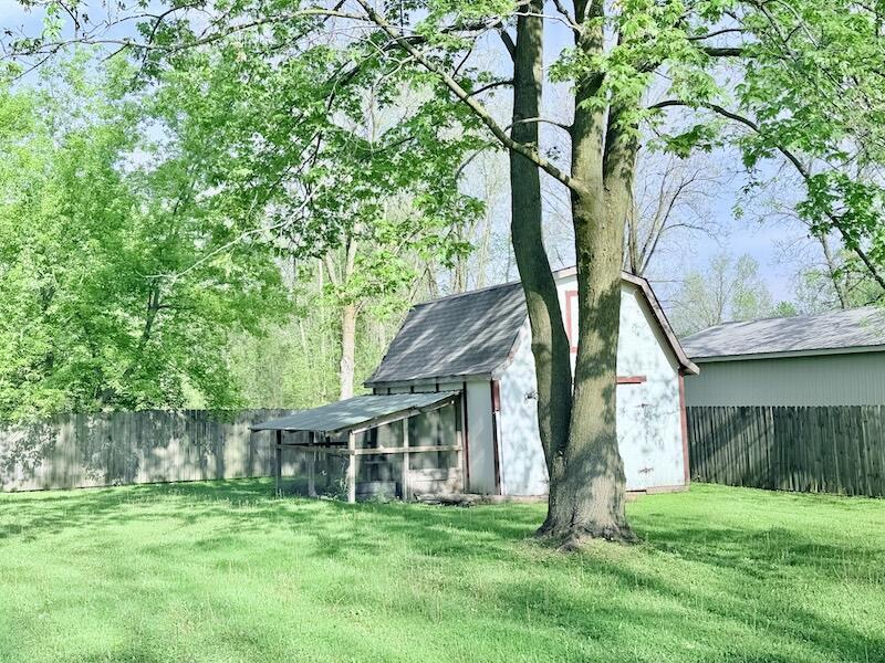 5183 North Oak Road Davison, MI 48423 - Photo 4 of 20 Chicken Coop/ Shed