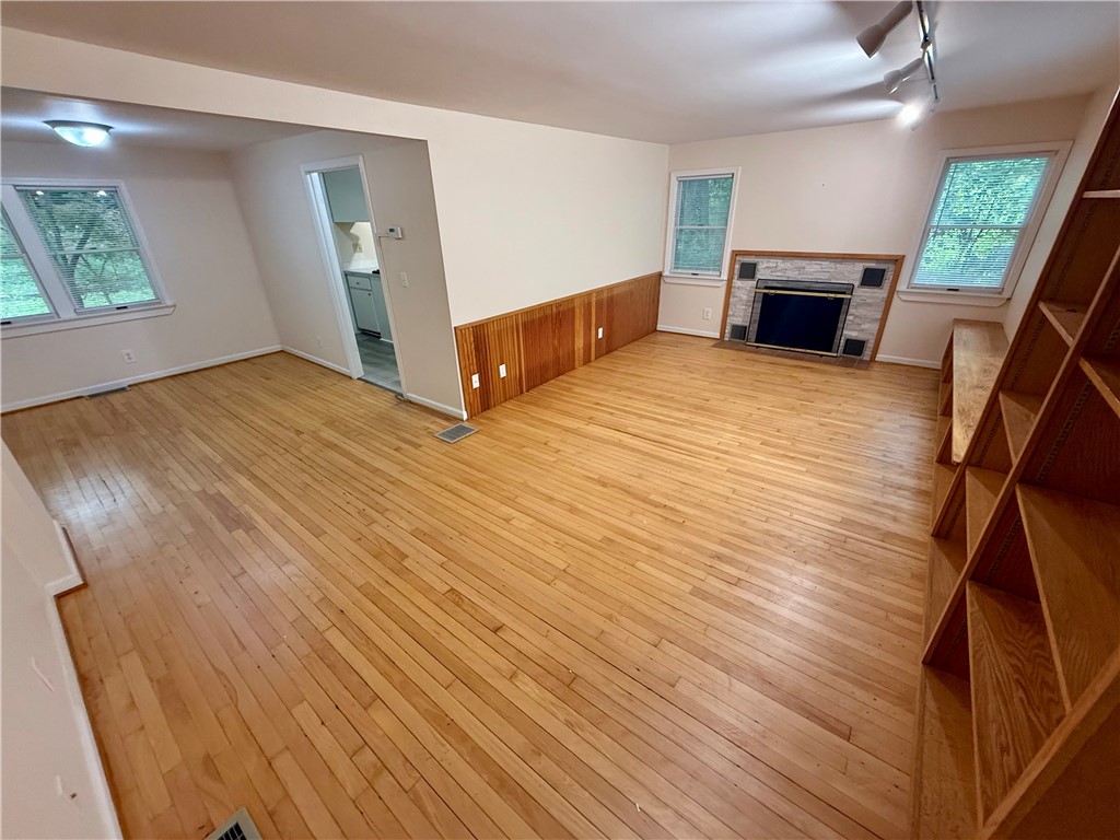 325 Highland Road Ithaca Town, NY 14850 - Photo 8 of 27 Dining/Living area