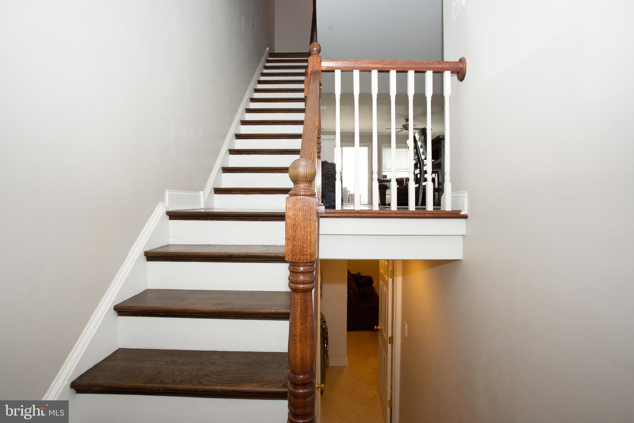 4118 Whiting Road Philadelphia, PA 19154 - Photo 3 of 16 Entryway/Foyer