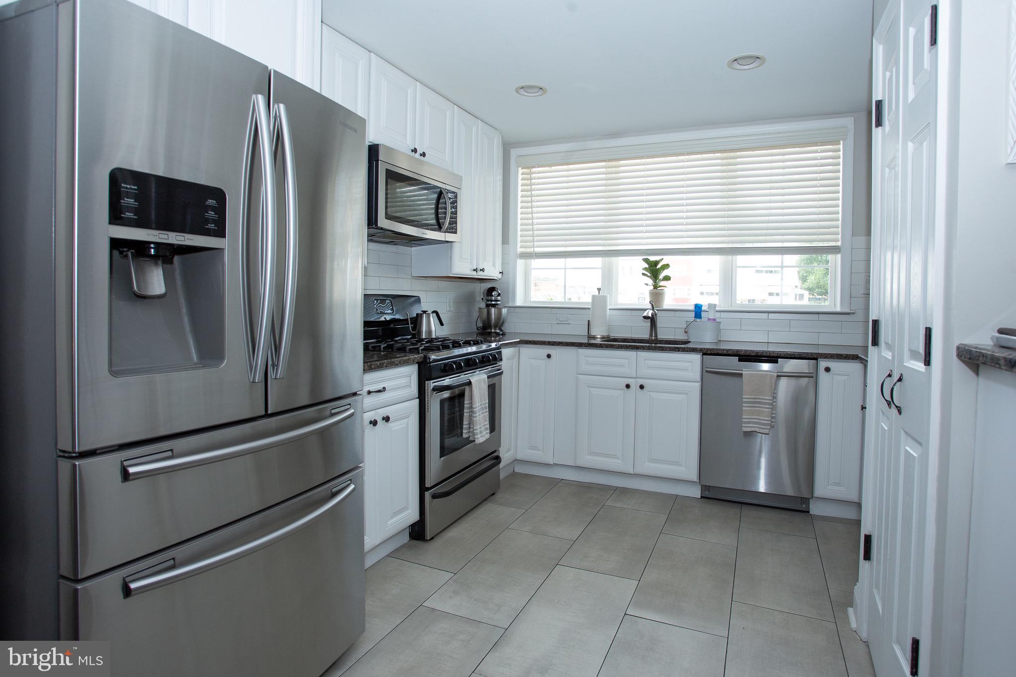 4118 Whiting Road Philadelphia, PA 19154 - Photo 6 of 16 Kitchen