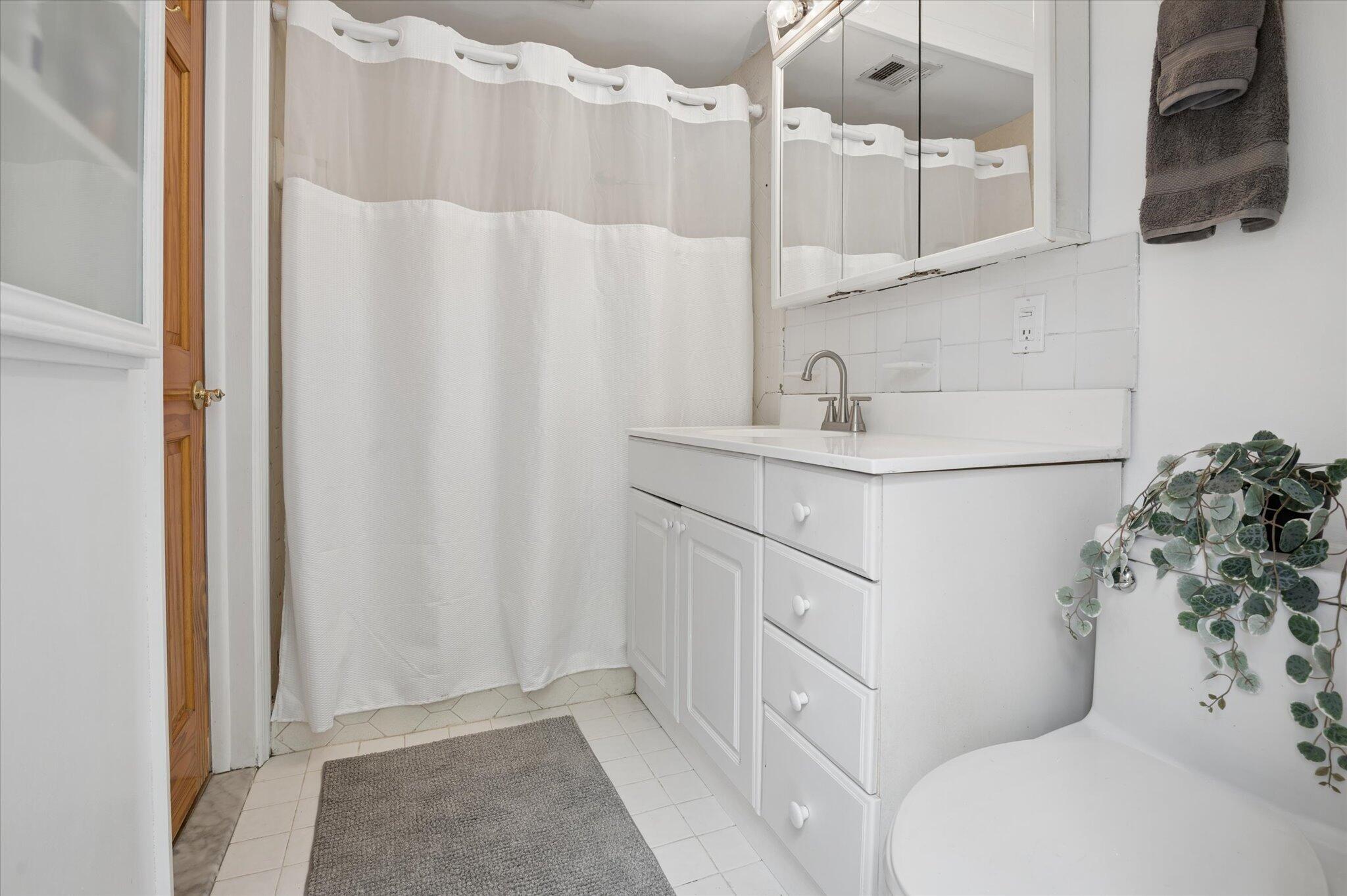5900 Southwest 18th Street Plantation, FL 33317 - Photo 14 of 32 21-Reading-5900 SW 18th St-21