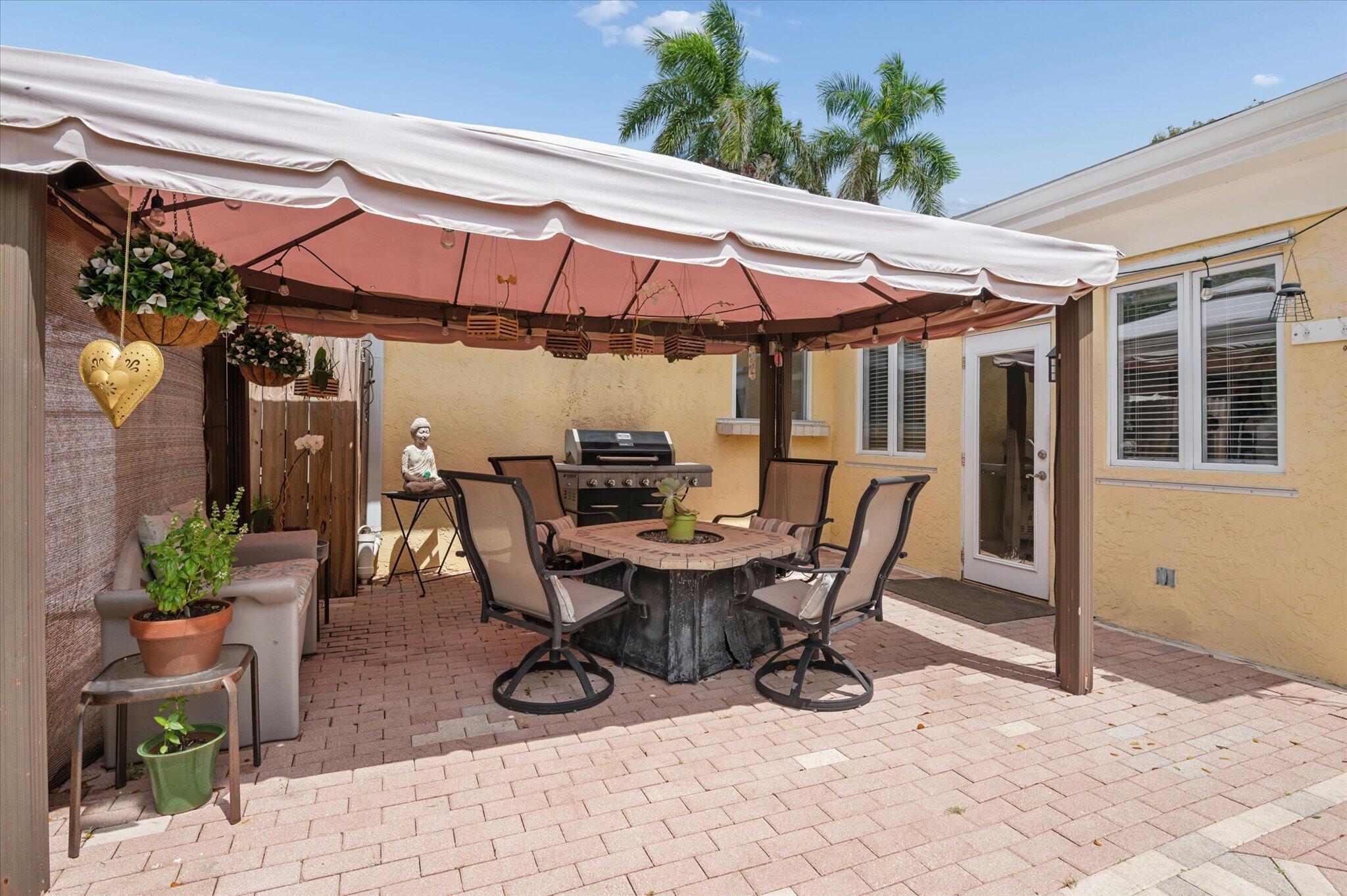 5900 Southwest 18th Street Plantation, FL 33317 - Photo 21 of 32 27-Reading-5900 SW 18th St-27