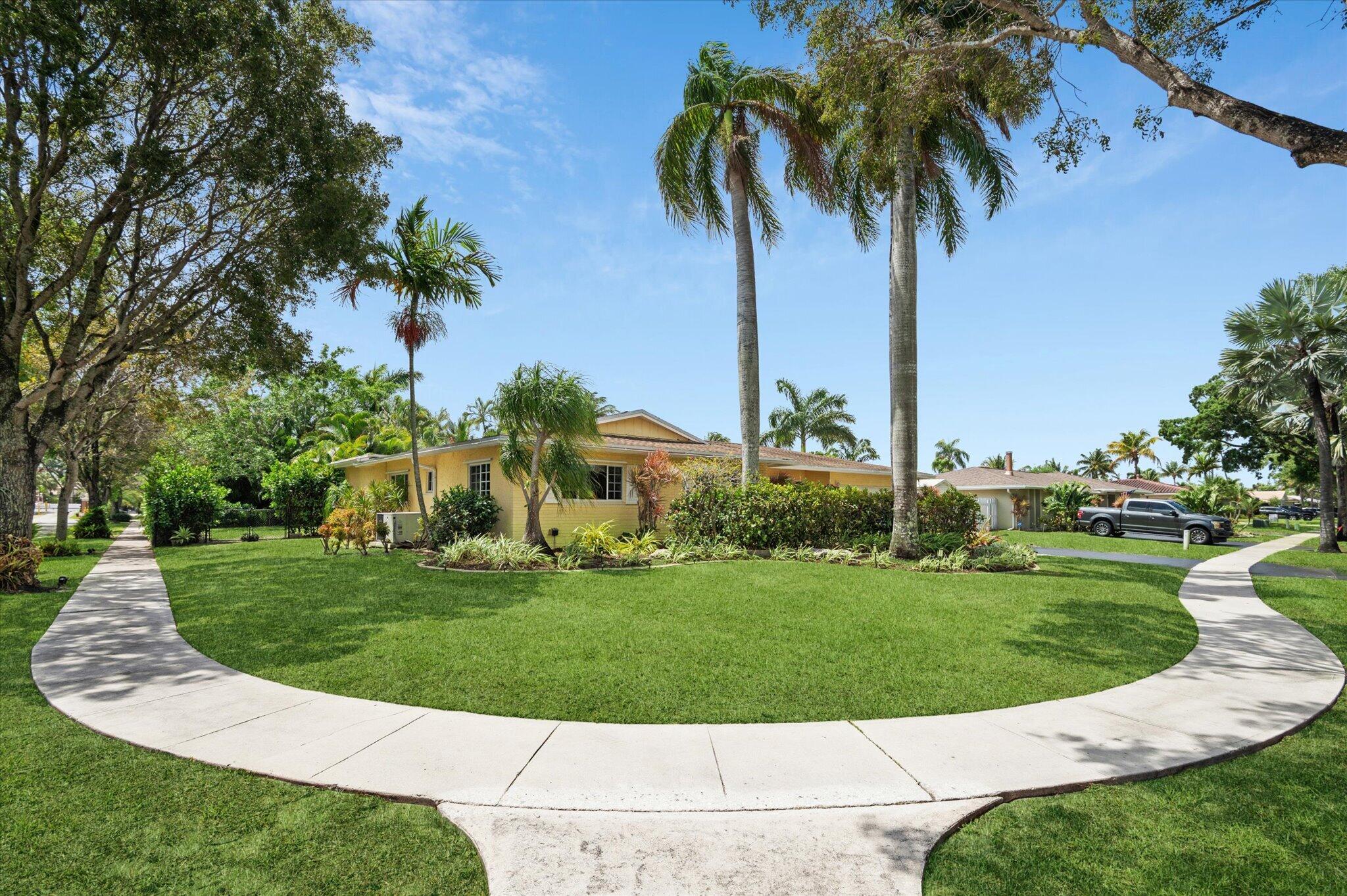 5900 Southwest 18th Street Plantation, FL 33317 - Photo 3 of 32 03-Reading-5900 SW 18th St-3