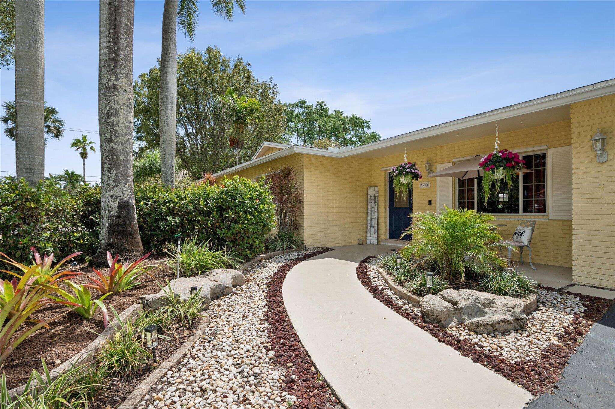 5900 Southwest 18th Street Plantation, FL 33317 - Photo 4 of 32 04-Reading-5900 SW 18th St-4