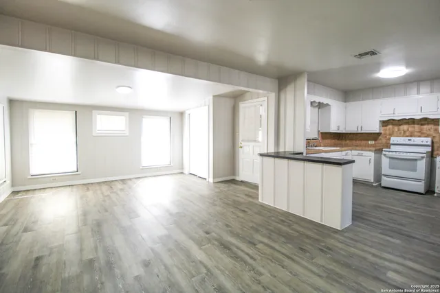 $1,895 | 434 Cosgrove Street, San Antonio, TX 78210