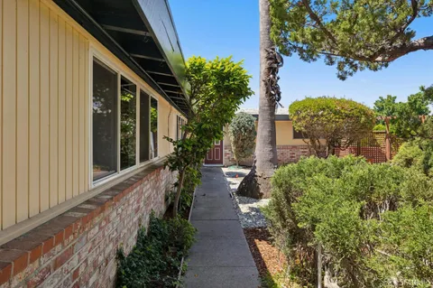 $1,295,000 | 411 Las Lomas Way, Walnut Creek, CA 94598