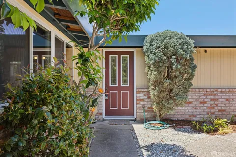 $1,295,000 | 411 Las Lomas Way, Walnut Creek, CA 94598